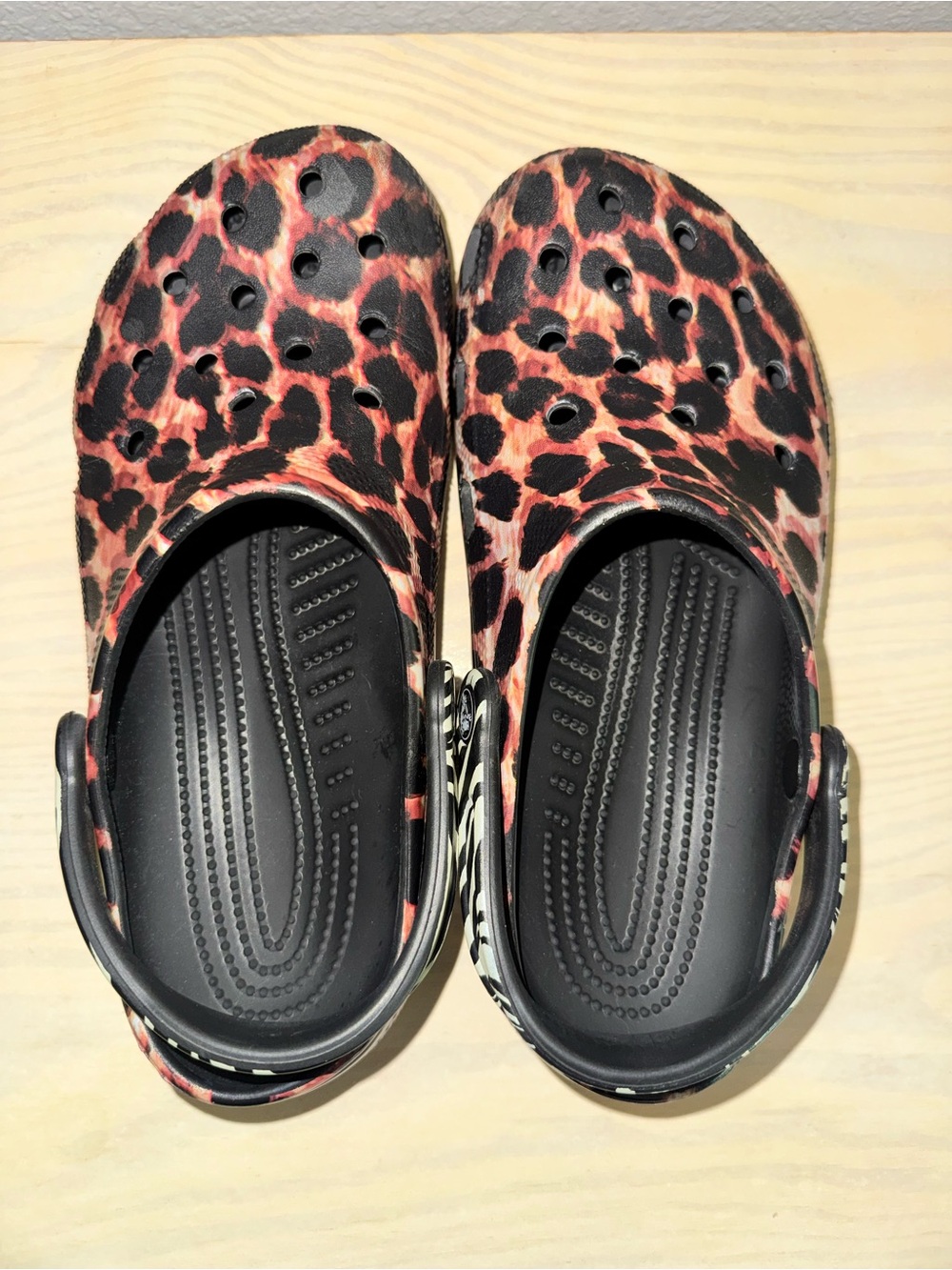 CROCS animal remix Clog Women’s 9/ Men’s 7 - Picture 5 of 8